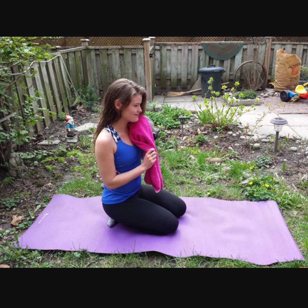 NEW! GAIAM Yoga Hand Towel - Picture 3 of 6